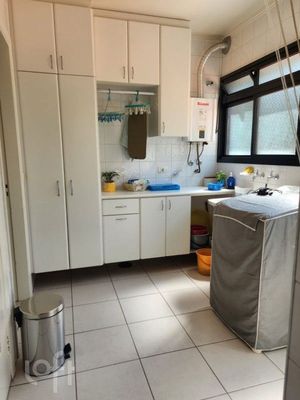 Image 17 - 869932