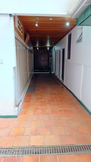 Image 21 - 870032