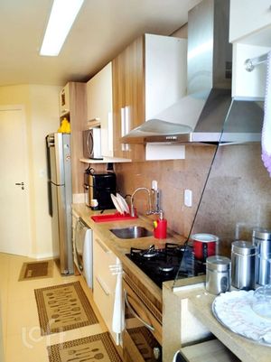 Image 10 - 870041