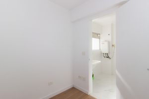 Image 38 - 870051