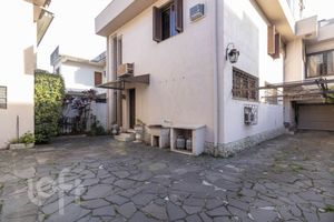 Image 27 - 870069