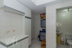 Image 42 - 870101