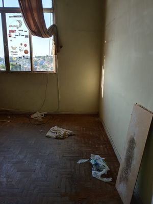 Image 21 - 870103