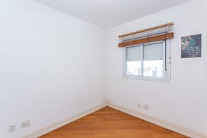 Image 19 - 870104