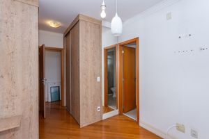 Image 32 - 870104