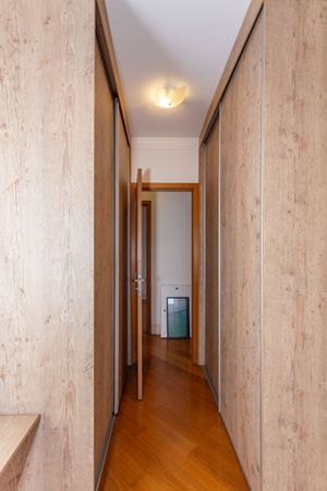 Image 36 - 870104
