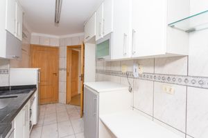 Image 32 - 870117