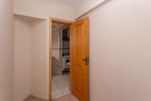 Image 39 - 870117