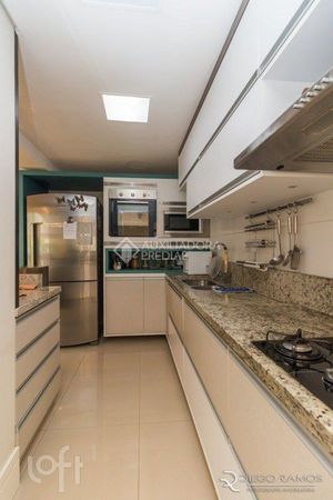 Image 11 - 870184