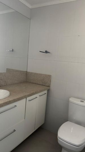 Image 13 - 870230