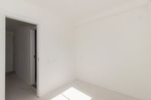 Image 19 - 870250