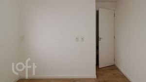 Image 19 - 870252