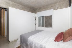 Image 19 - 870323