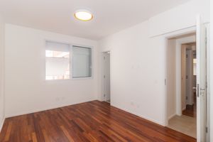 Image 7 - 870339