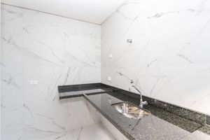 Image 21 - 870385