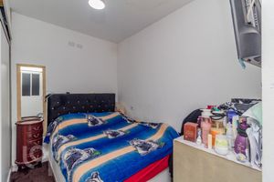 Image 10 - 870401