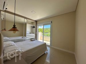 Image 19 - 870427