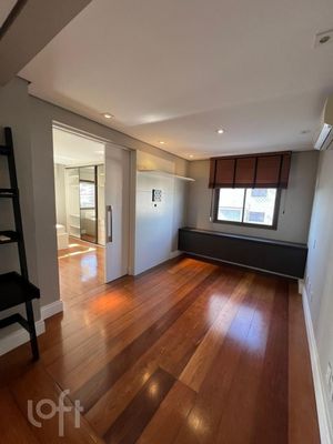 Image 11 - 870501