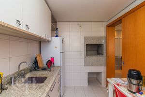 Image 15 - 870507