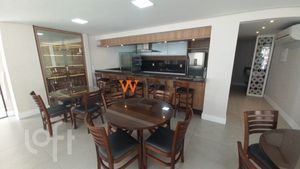 Image 7 - 870531