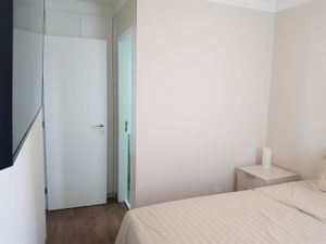 Image 18 - 870551