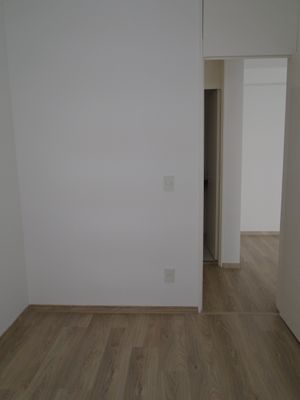 Image 7 - 870560