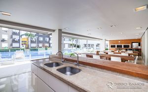 Image 21 - 870575