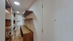 Image 8 - 870580