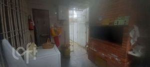 Image 17 - 870585