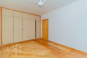 Image 6 - 870593