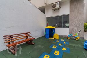 Image 28 - 870593