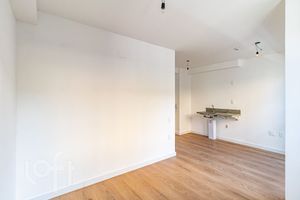 Image 1 - 870667