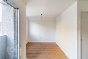 Image 4 - 870667