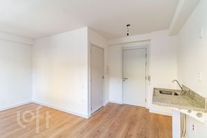 Image 15 - 870667