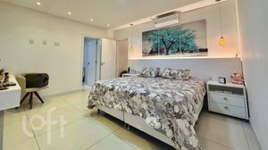 Image 19 - 870680