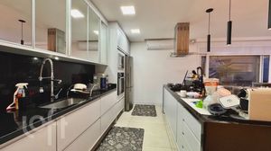 Image 17 - 870680
