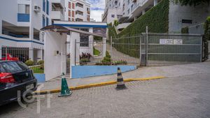 Image 8 - 870692