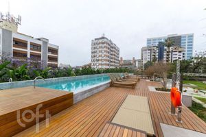 Image 8 - 870696