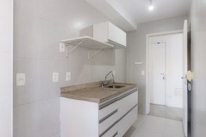 Image 21 - 870795
