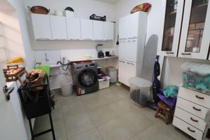 Image 4 - 870797
