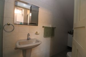 Image 6 - 870797