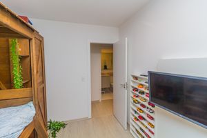 Image 10 - 870830