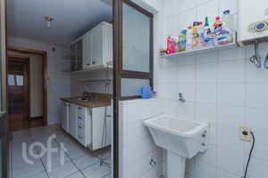 Image 7 - 870868