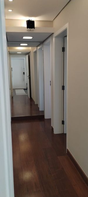 Image 8 - 870879