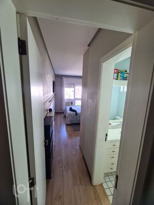 Image 10 - 870910