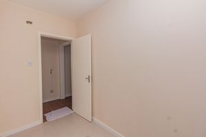 Image 18 - 870928