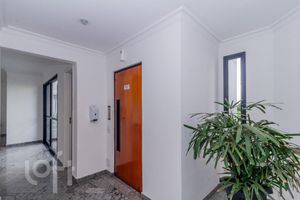Image 37 - 870931