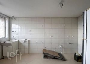 Image 6 - 870936