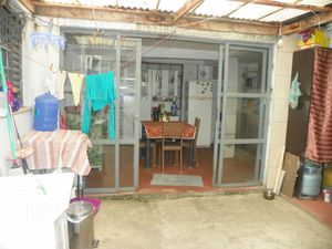 Image 9 - 870939