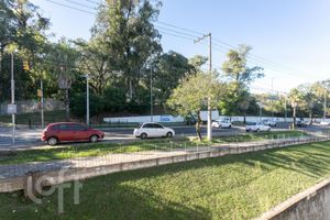 Image 1 - 870940
